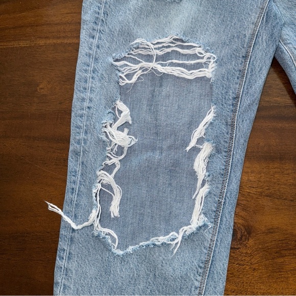 American Eagle Highest Rise Mom Jeans Womens 4 Light Blue Wash Distressed - Picture 5 of 13